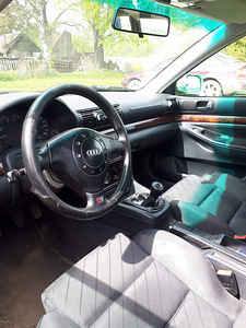 Audi A4 2.8 quattro (9 фото из 11)