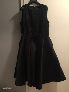 Торжественное черное платье Ted Baker. (2 фото из 3)