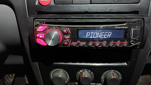 Pioneer deh-1600ub (2 foto / 2)