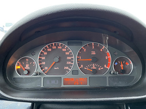BMW 330d M-PAKETT (10 foto / 10)