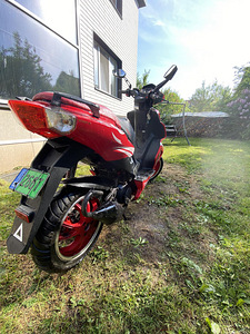 Скутер для продажи (3 фото из 5)