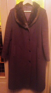 Пальто женское с натуральной опушкой размер 50-52