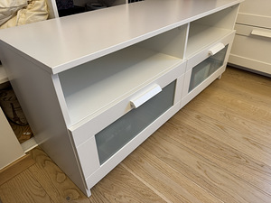 Продается Ikea Brimnes ТВ стол (2 фото из 3)