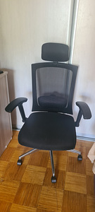Kontoritool (ratastega tool) väga heas seisukorras (1 foto / 2)