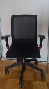 Kontoritool (ratastega tool) väga heas seisukorras (1 foto / 2)