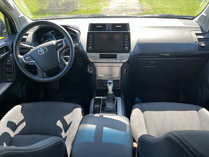 TOYOTA LAND CRUISER (150 SERIES) (9 foto / 10)