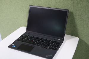 Lenovo ThinkPad T16 16" / I5-1235U / 32 GB / 500 GB (2 foto / 3)