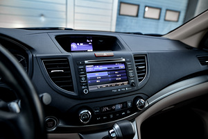 Usaldusväärne auto Honda CR-V 2013 / 2.0 (8 foto / 15)