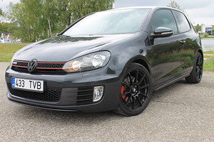 Volkswagen Golf GTI 2.0 211kW (2 foto / 10)