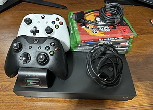 Xbox one x 1tb, kaks pulti, 5 mängu, charging dock (1 foto / 2)