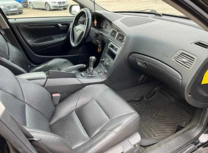 Volvo S60 2.4b (3 foto / 4)
