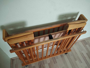 Детская кроватка (3 фото из 3)