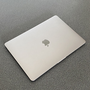 Macbook Pro 13" 2016 Touch Bar (7 foto / 9)