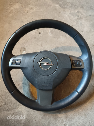 Кожаный руль Opel в хорошем состоянии