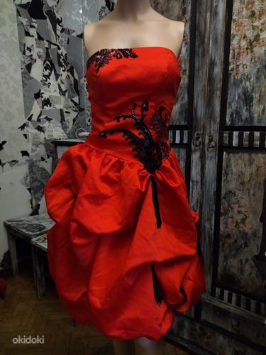 Вечернее коктейльное красное платье с открытыми плечами. (фото #2)