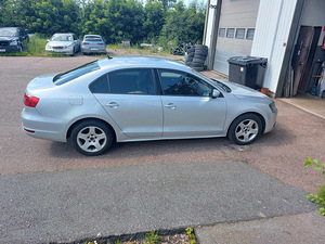 Volkswagen Jetta (4 foto / 5)