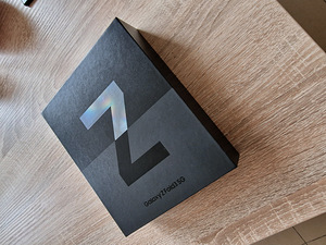 Samsung Galaxy Z Fold3 5G (8 фото из 8)