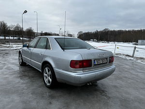 Audi a8 (4 foto / 8)