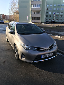Toyota auris 2014 (11 foto / 12)