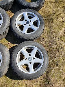 Зимние шины Nokian/Michelin на литых дисках R15 4×114.3 4*114.3 (3 фото из 6)