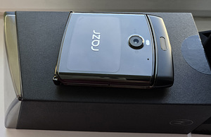 Moto Razr Black (2 foto / 3)