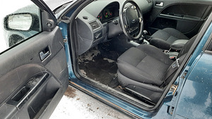 Ford Mondeo 2.0tdi 96kw (3 foto / 9)