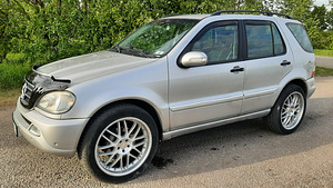 Mercedes-Benz ML270 (5 foto / 10)