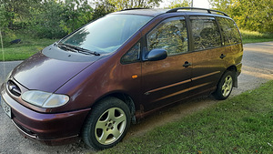 Ford Galaxy (6 фото из 9)