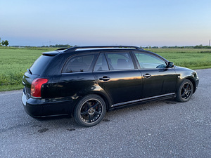 TOYOTA AVENSIS (3 foto / 10)