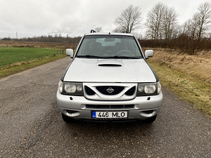 NISSAN TERRANO 4x4 (1 foto / 8)
