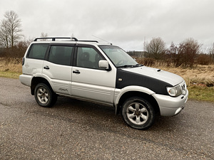 NISSAN TERRANO 4x4 (2 foto / 8)