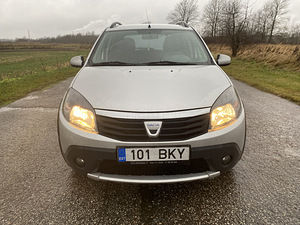DACIA SANDERO (1 фото из 10)