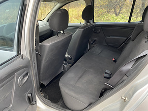 DACIA SANDERO (8 фото из 10)