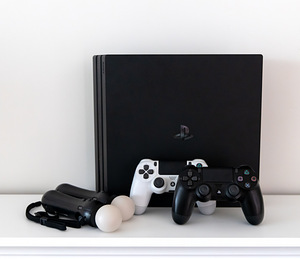 PS4 Pro / PS VR / PS Camera / PS Move / 7 игр (1 фото из 3)