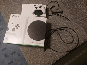 Xbox series s (2 фото из 2)
