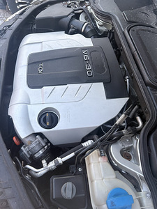 Audi A8 2008 рестайлинг (6 фото из 12)