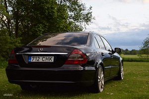Мерседес-Бенц W211 E200 CDI 2007 (3 фото из 15)