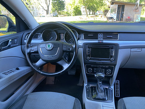 Skoda Superb 2008 (7 foto / 9)