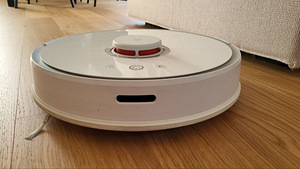 Xiaomi Roborock S5 robottolmuimeja (6 foto / 9)