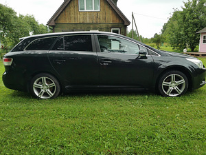 Toyota avensis 1,6 97kw 2011 (6 foto / 11)