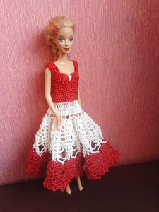 Вязаное крючком платье для куклы барби