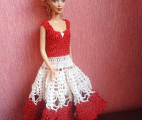 Вязаное крючком платье для куклы барби
