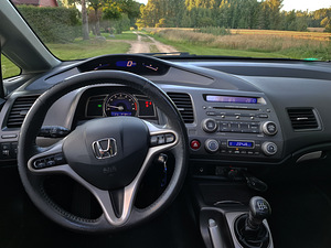 Honda Civic 1.8 103kW, 2008 (12 foto / 15)