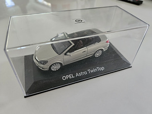 AUTOMUDEL OPEL ASTRA TWIN TOP HÕBEDANE PAKENDIS (3 foto / 3)