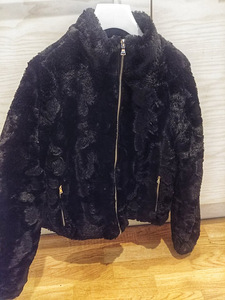 Меховая куртка pull & Bear (1 фото из 2)