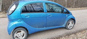Mitsubishi Imiev (4 foto / 8)