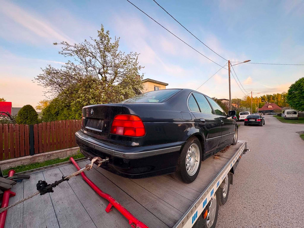 BMW E39 на запчасти 523i