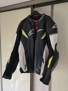 MÜÜA ALPINESTARS GP-R perforeeritud mootorratturi nahktagi (2 foto / 3)
