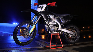 Kawasaki KX250F 2011 (2 foto / 9)