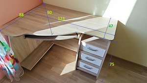 Nurga arvutilaud sahtlitega (4 foto / 6)